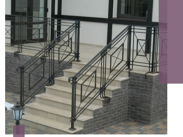 Перила для крыльца в Климовске — монтаж, изготовление и установка