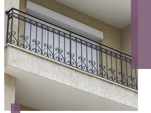 Балконные ограждения из металла и стекла в Климовске для домов