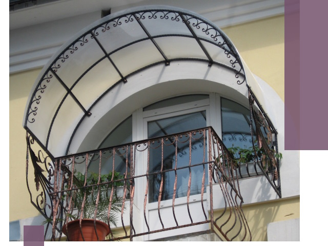 Козырьки над балконом в Климовске — изготовление и монтаж